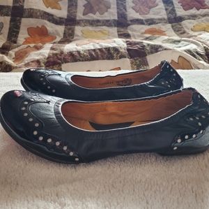 Fluevog size 7.5 Arabella Flats Black